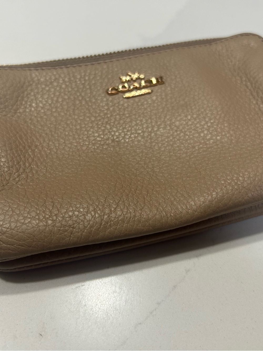 Coach Corner Double Zip Wristlet in Taupe/Beige pebbled leather